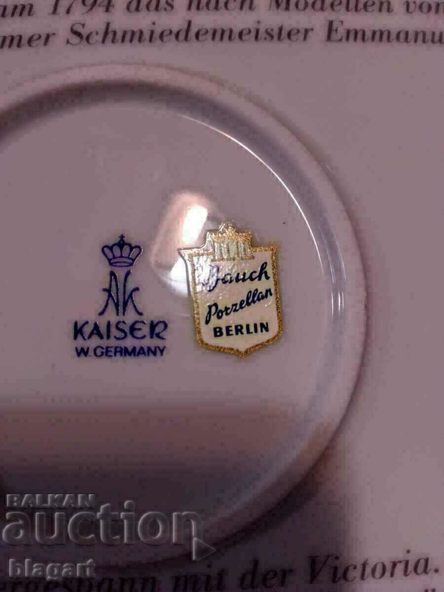 Delivery of "The Brandenburg Gate" - porcelain, plate - Germany Delivery of "The Brandenburg Gate" - porcelain, plate - Germany