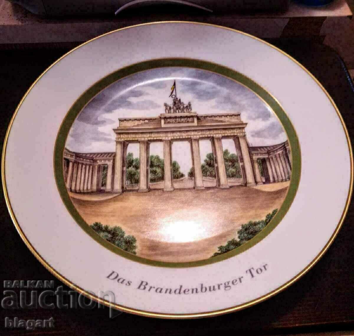"Бранденбургската врата"-порцелан,чиния-Германия