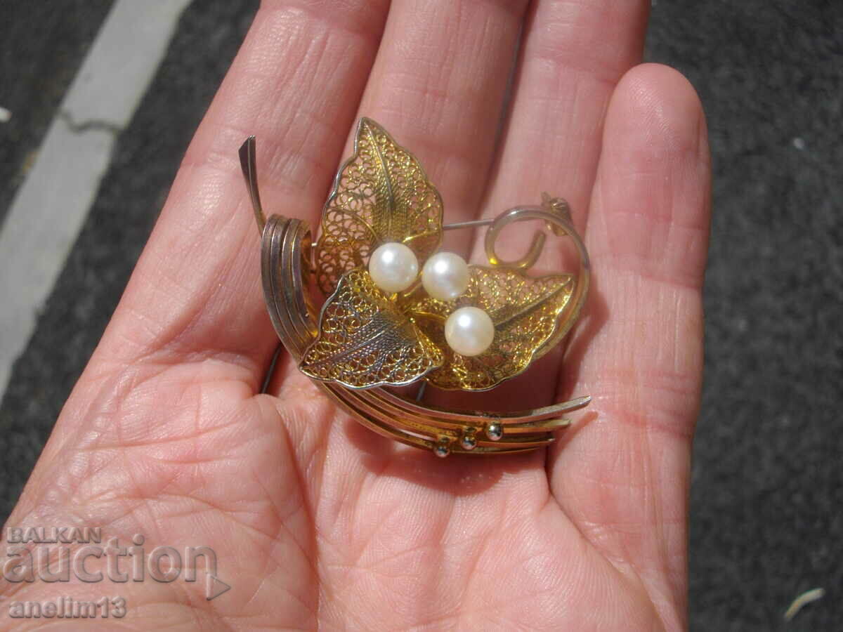 OLD PEARL BROOCH with price 15.00 BGN | € 7.67 OLD PEARL BROOCH with price 15.00 BGN | € 7.67