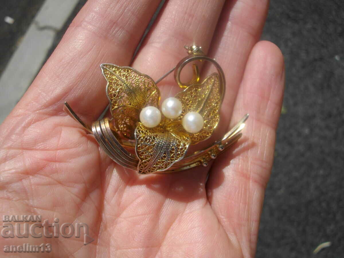 Delivery of OLD PEARL BROOCH Delivery of OLD PEARL BROOCH