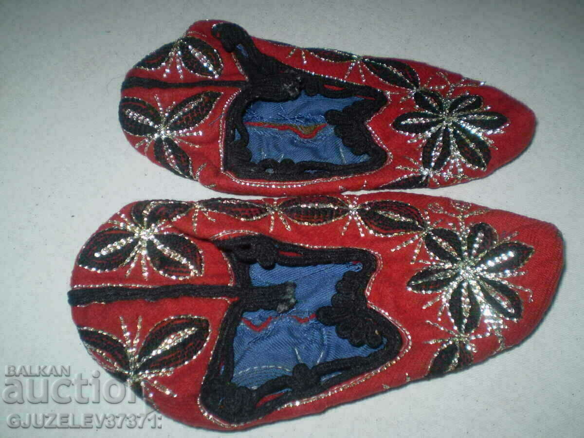 Auction Embroidered Terlitzi red with black and silver embroidery Auction Embroidered Terlitzi red with black and silver embroidery