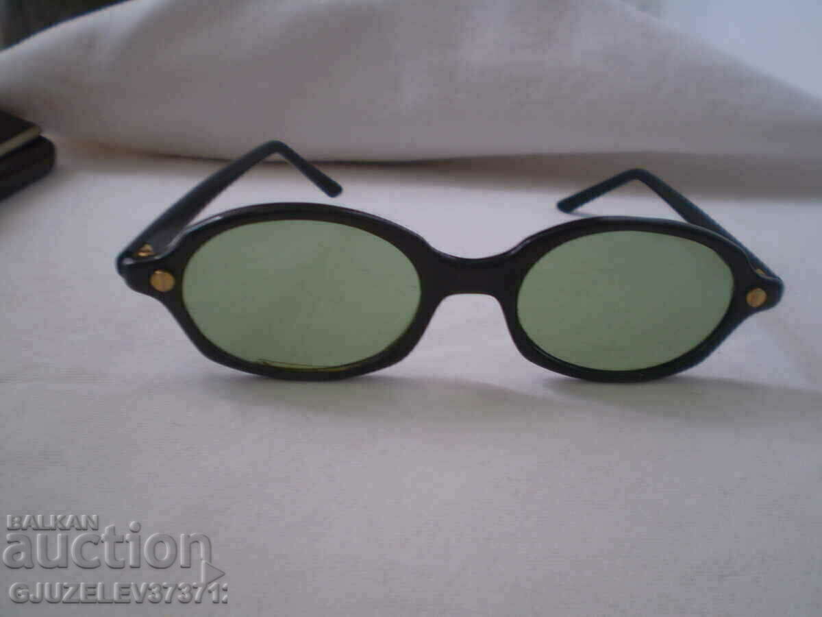 Delivery of Old sunglasses Delivery of Old sunglasses