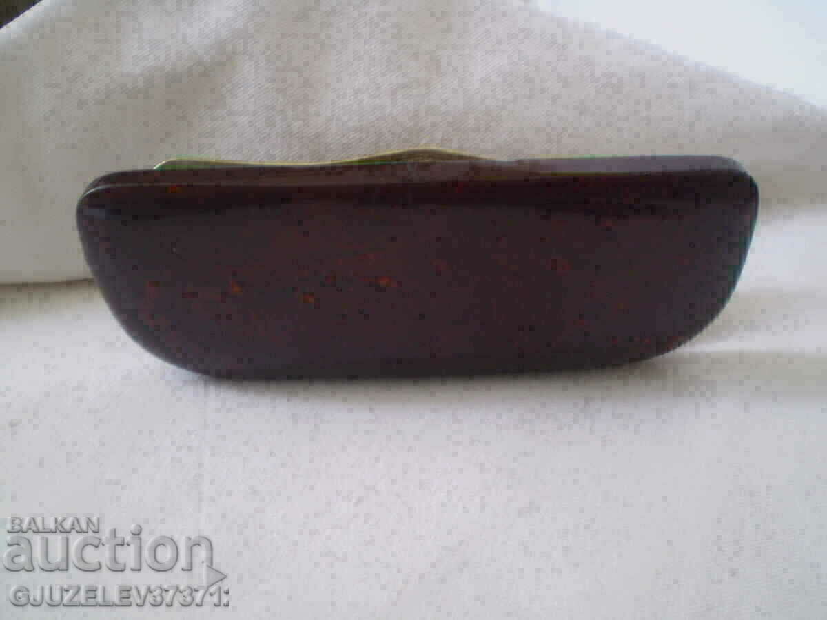 Delivery of Old cellulite burgundy eyeglass case