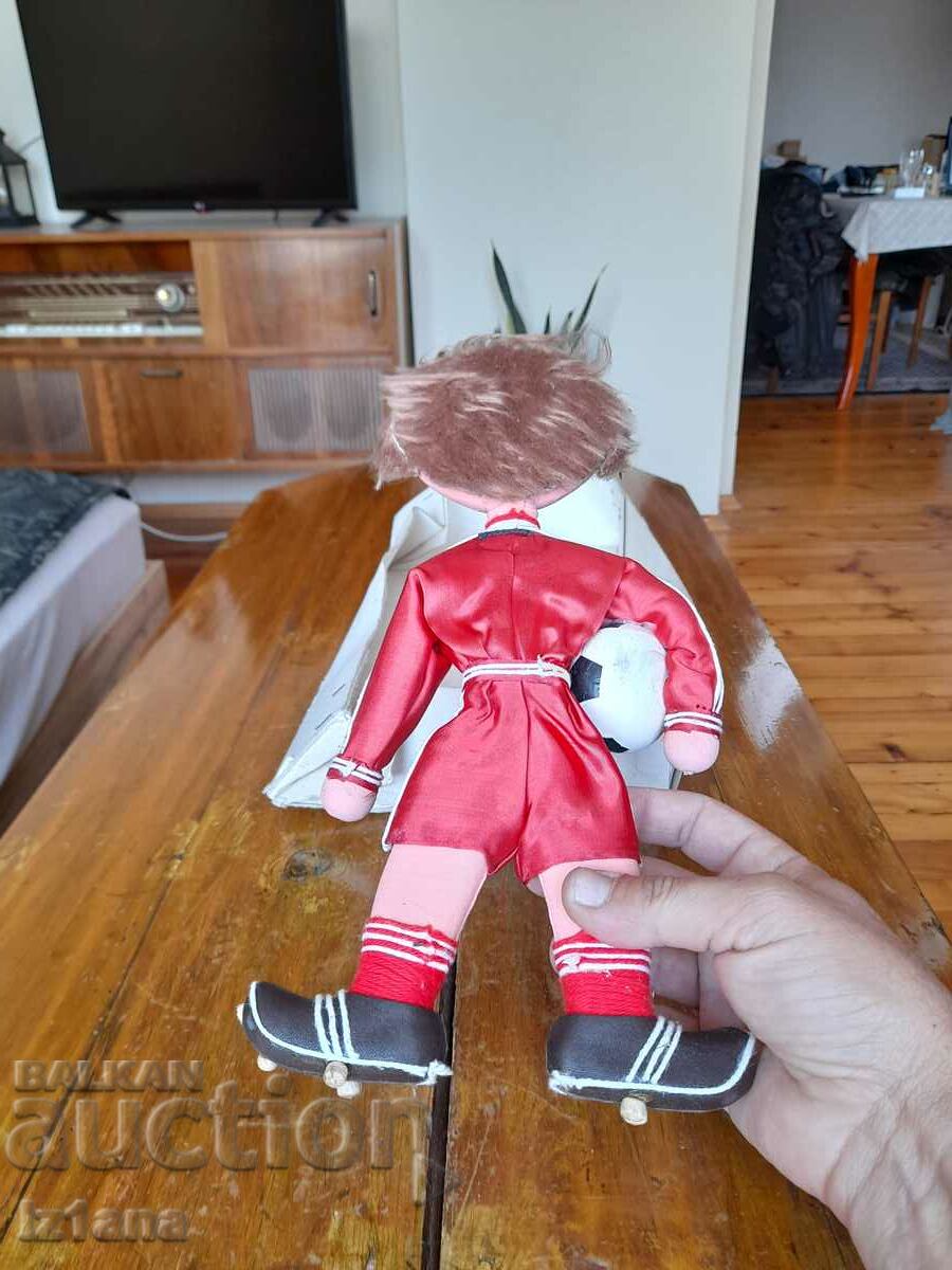 Delivery of Old wall doll Football player