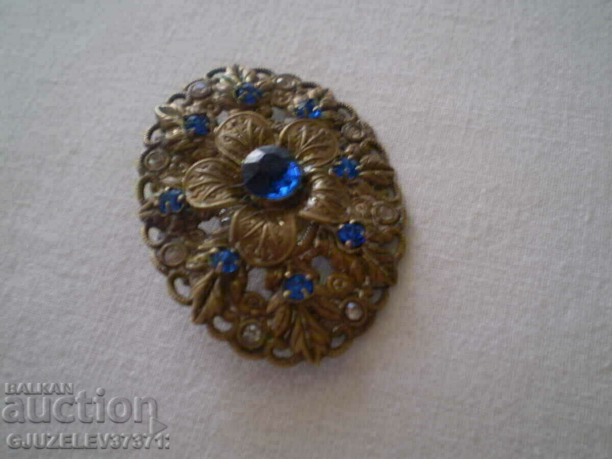 Old Ladies' Brooch with blue zircons with price 55.00 BGN | € 28.12 Old Ladies' Brooch with blue zircons with price 55.00 BGN | € 28.12