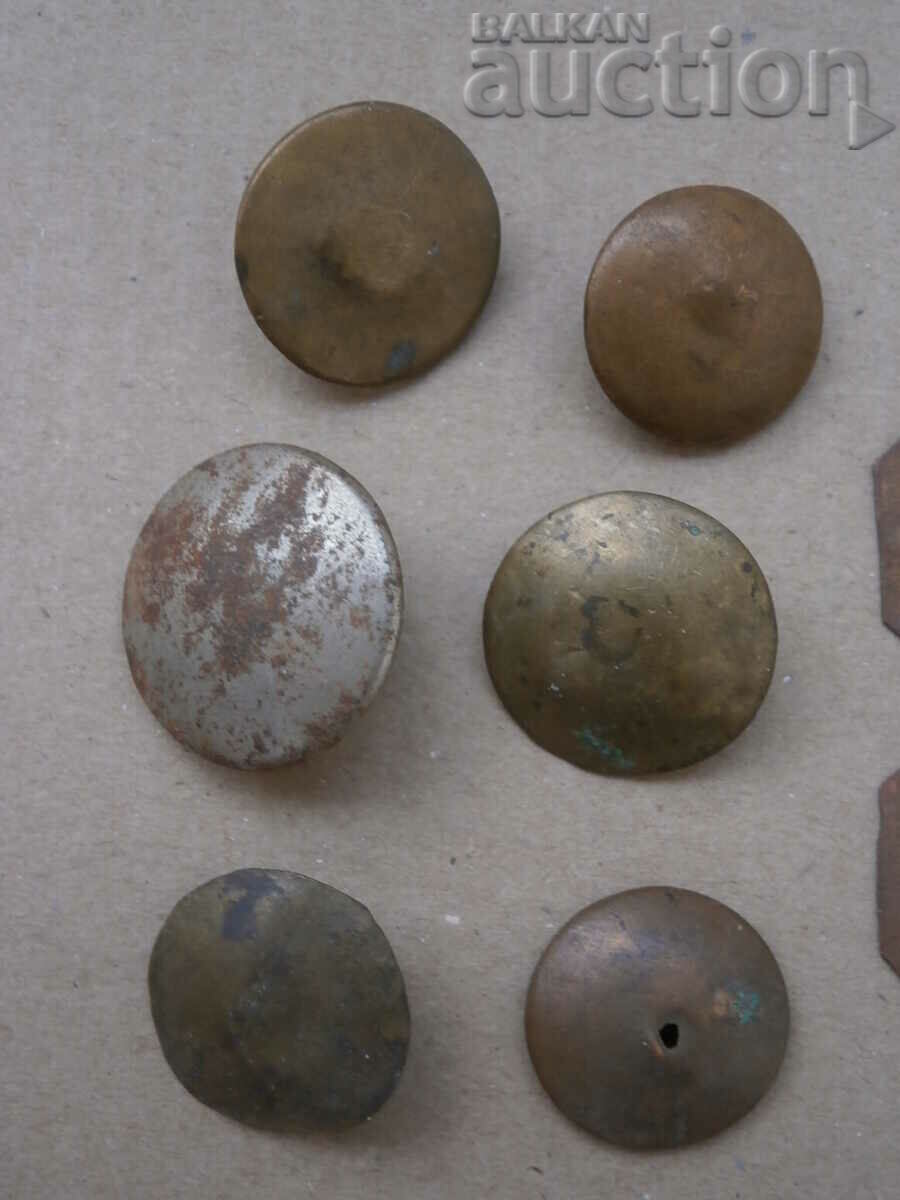 Auction vintage military buttons and badges lot Auction vintage military buttons and badges lot