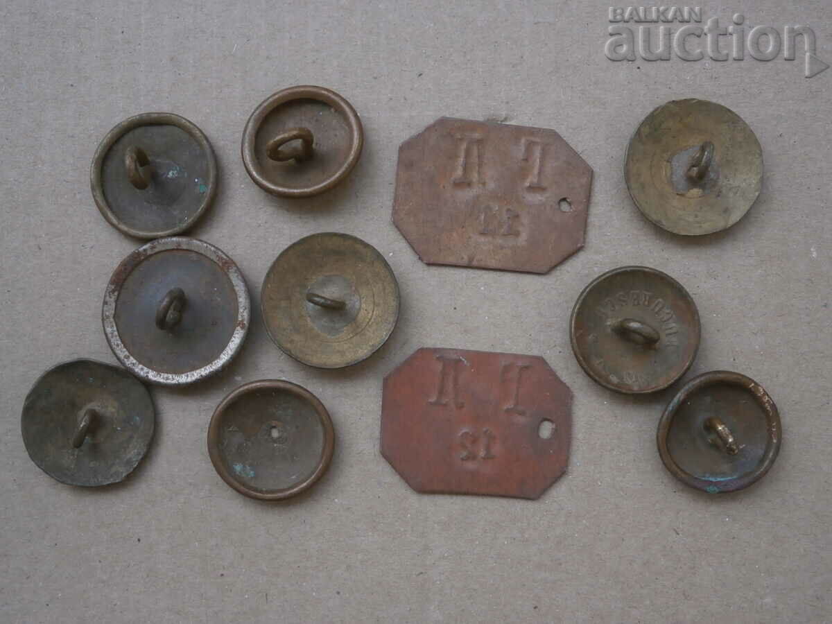 Delivery of vintage military buttons and badges lot Delivery of vintage military buttons and badges lot