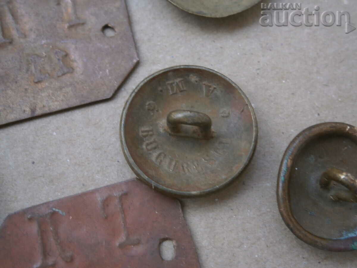 vintage military buttons and badges lot - 7 vintage military buttons and badges lot - 7