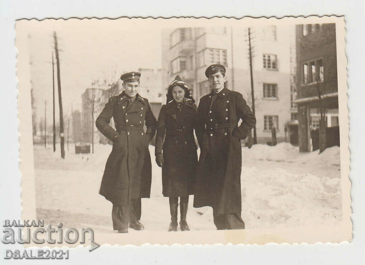 Foto Sofia 1945 strada de iarnă VSV, studenți în uniformă