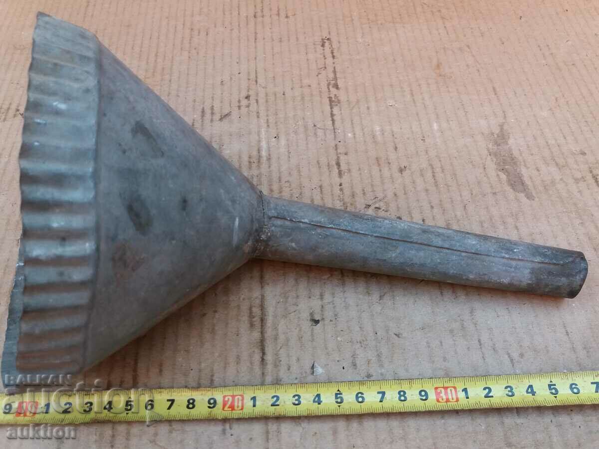 SOLID METAL FUNNEL WITH BRUSH - 6 SOLID METAL FUNNEL WITH BRUSH - 6