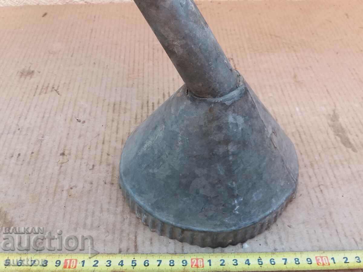 SOLID METAL FUNNEL WITH BRUSH - 7 SOLID METAL FUNNEL WITH BRUSH - 7