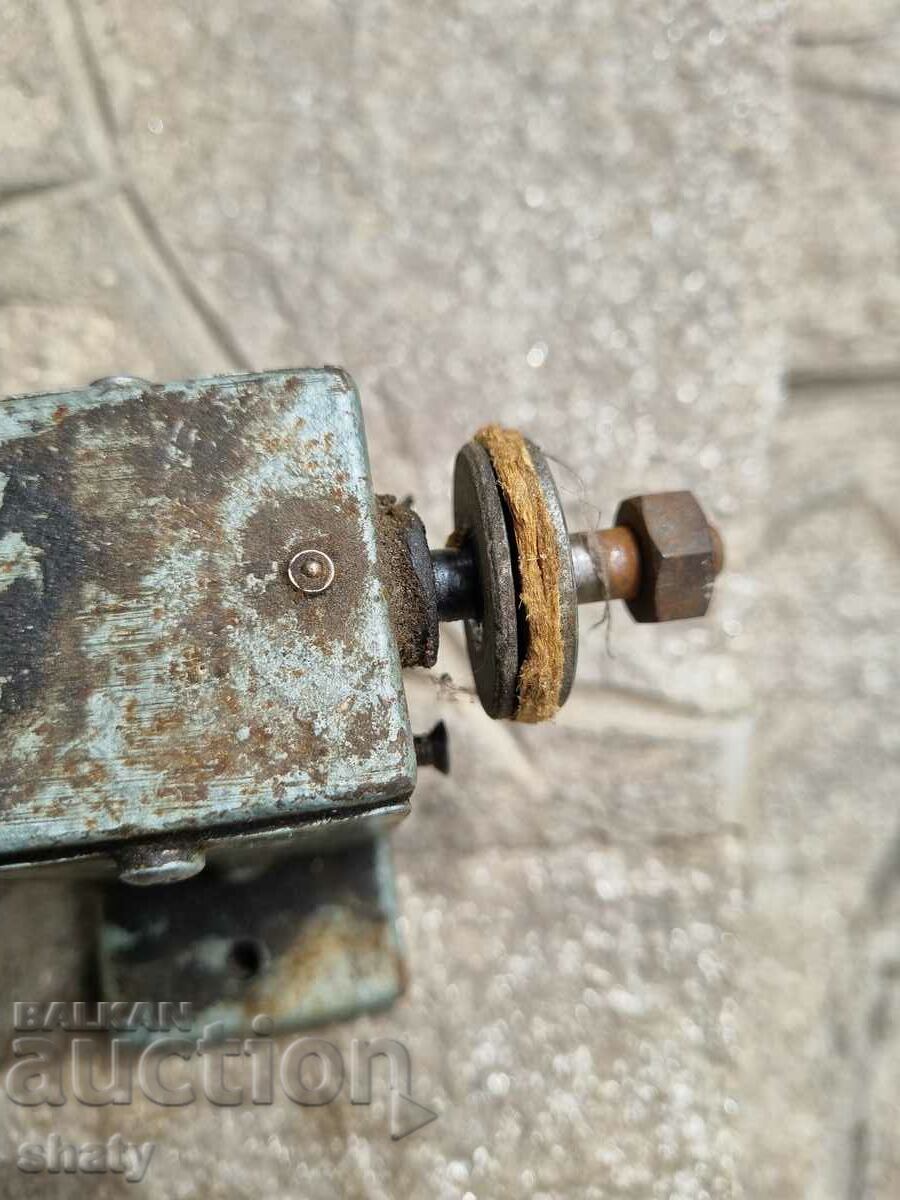 Old manual grinder - 5 Old manual grinder - 5