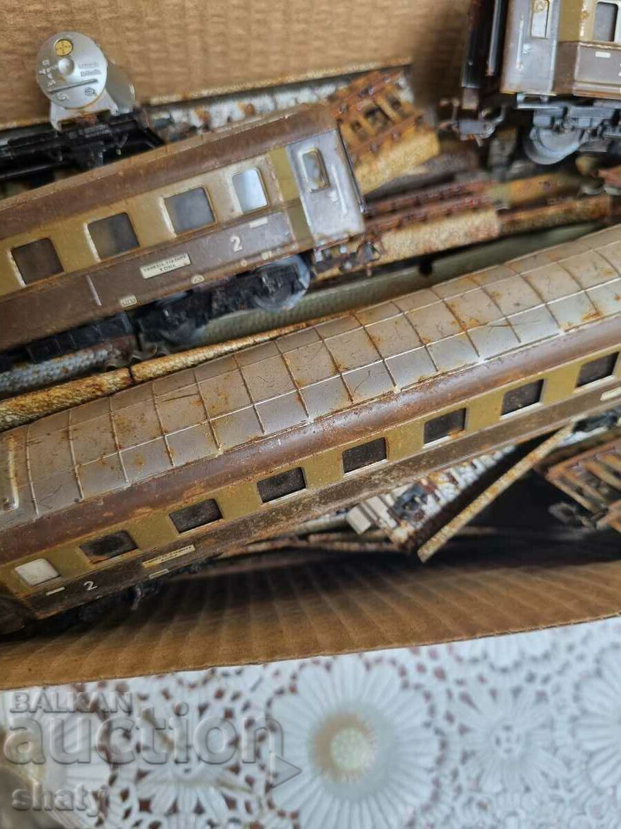 Delivery of Metal old train and rails. Collectible