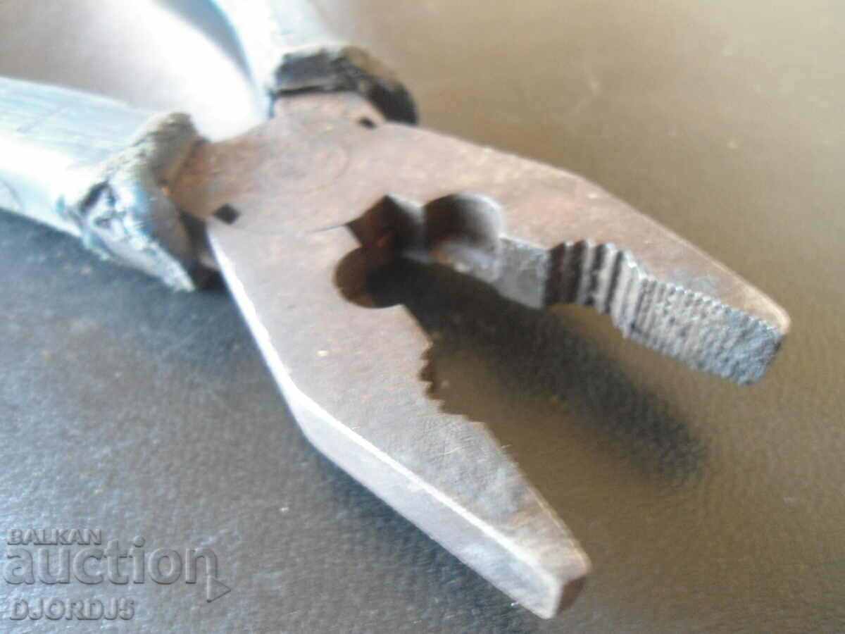 Old Bulgarian pliers with price 3.00 BGN | € 1.53