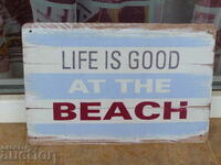 Метална табела надпис Живота на плажа е хубав море джапанки