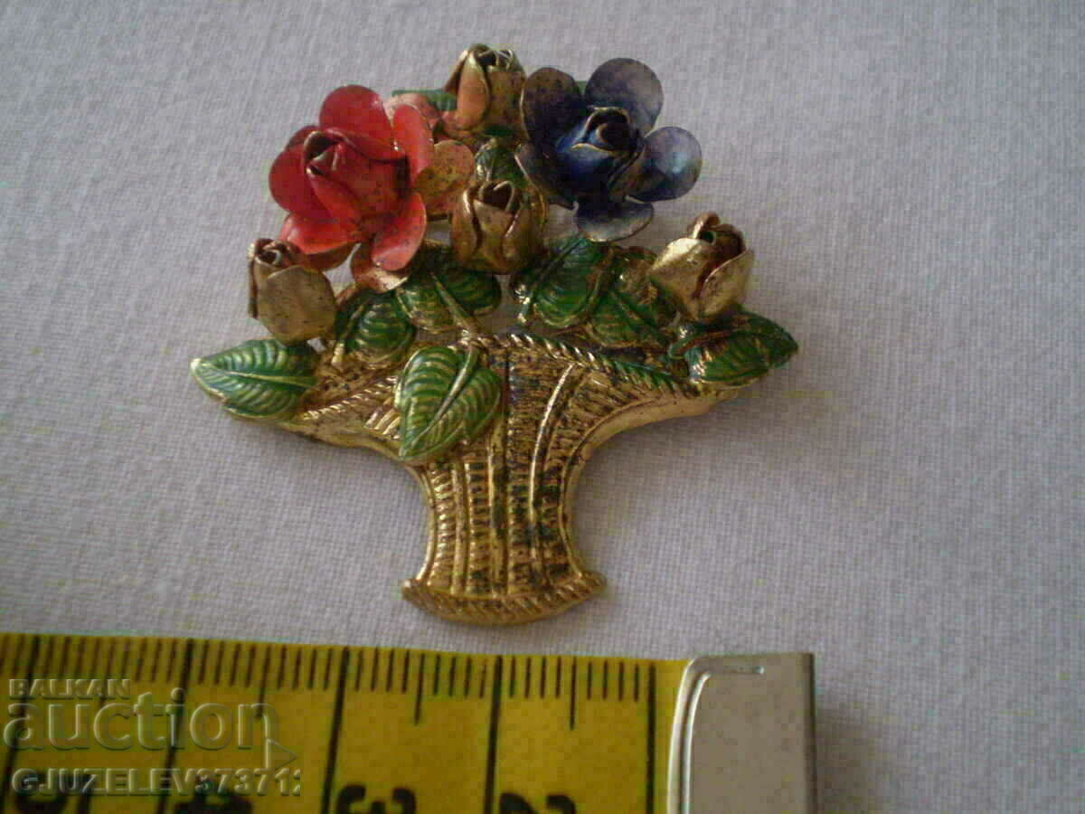 Винтич брошка кошница с цветя с цена 35.00 лв. | € 17.90 Винтич брошка кошница с цветя с цена 35.00 лв. | € 17.90