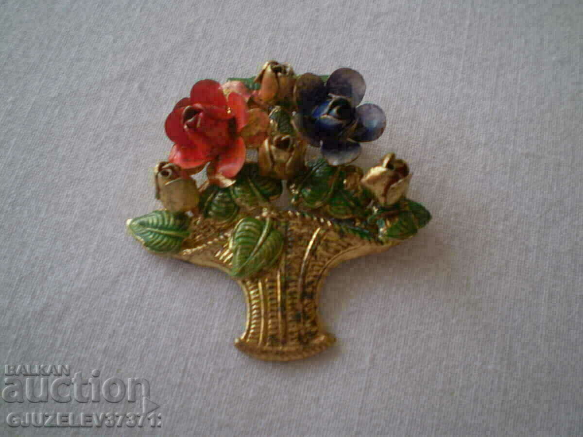 Vintich brooch flower basket