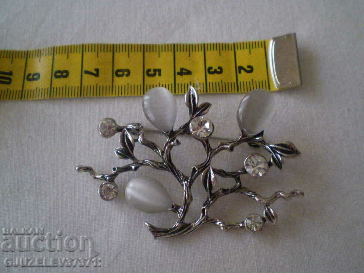 Beautiful craftsmanship and quality of crystal and mother-of-pearl brooch with price 32.00 BGN | € 16.36