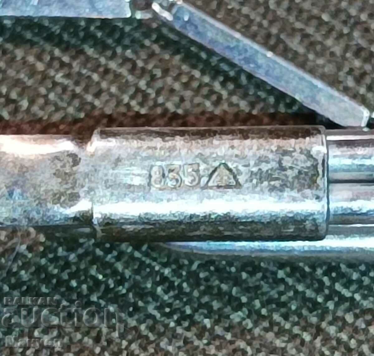 Auction A beautiful silver tie pin. Auction A beautiful silver tie pin.