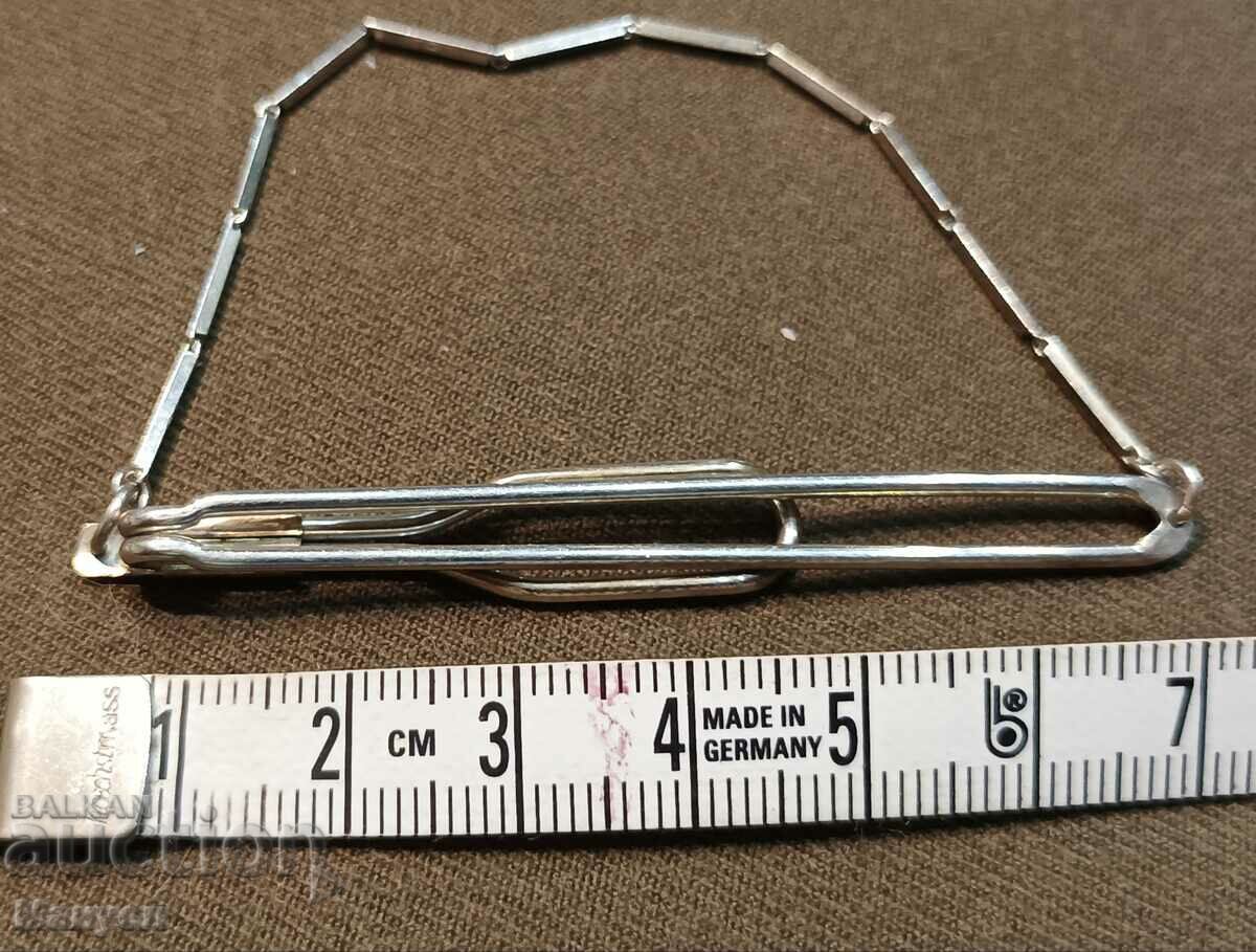 Delivery of A beautiful silver tie pin. Delivery of A beautiful silver tie pin.