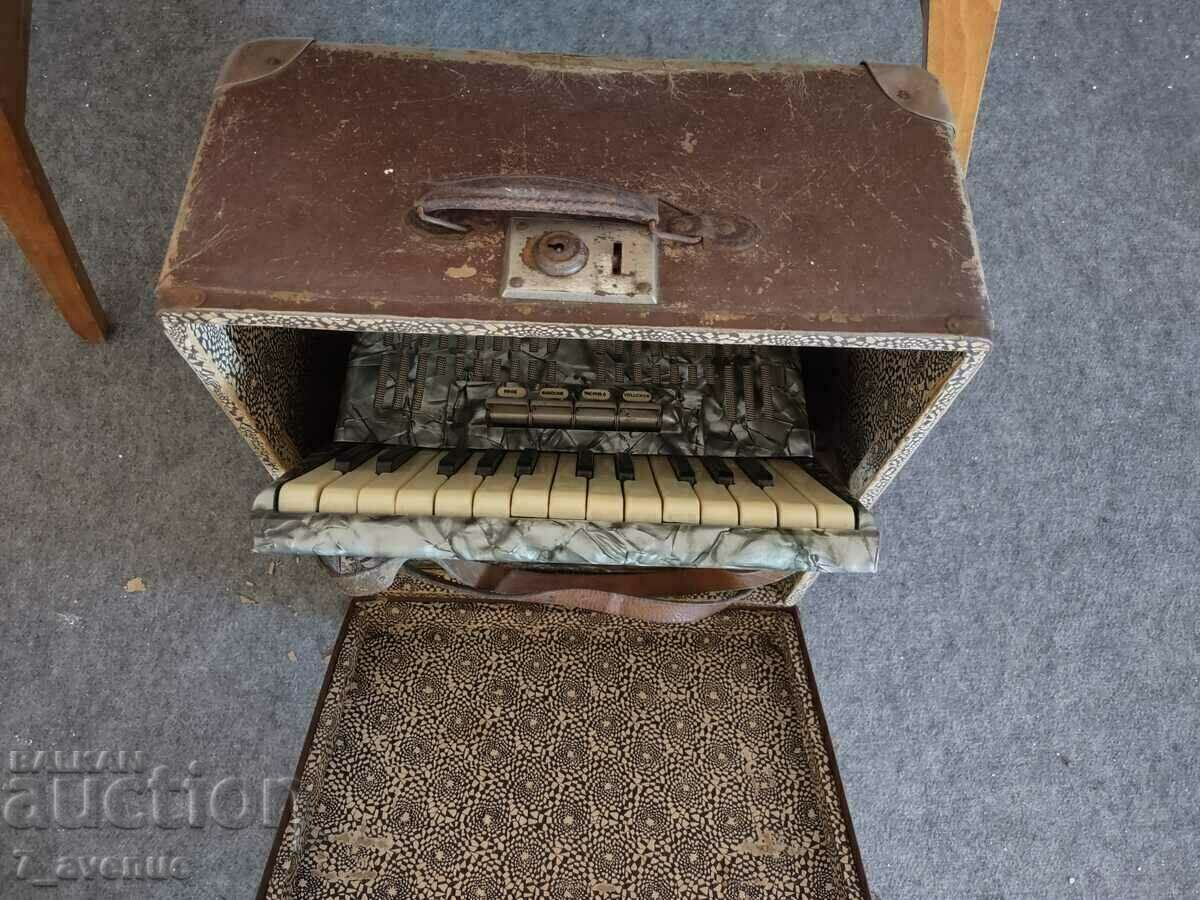 Old children's accordion, Weltmeister, original