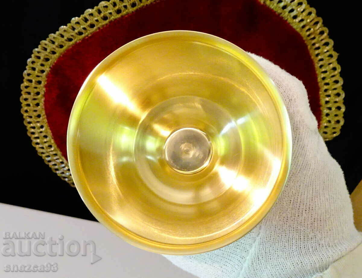 Bronze goblet, wine glass, laurel wreath, gilding with price 59.00 BGN | € 30.17 Bronze goblet, wine glass, laurel wreath, gilding with price 59.00 BGN | € 30.17