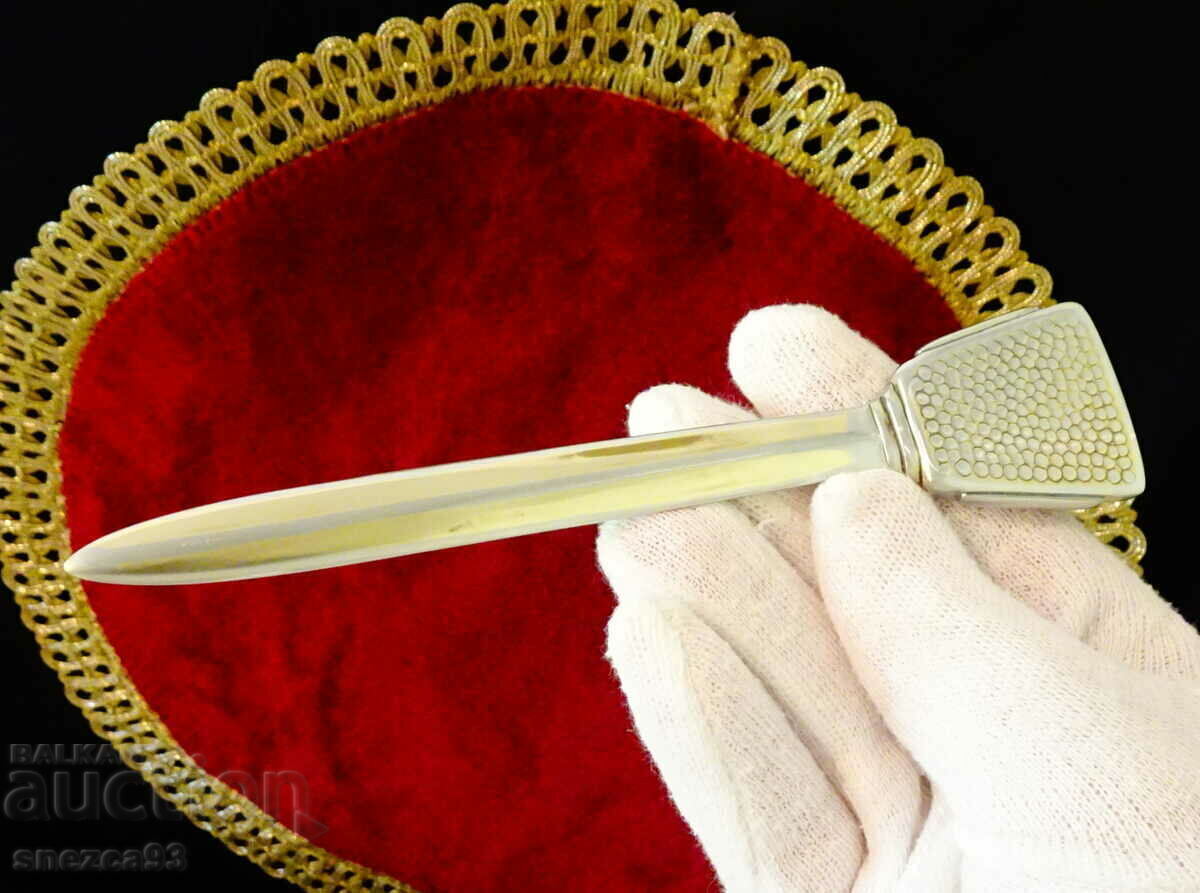 Аукцион Посребрен бронзов нож за писма. Аукцион Посребрен бронзов нож за писма.