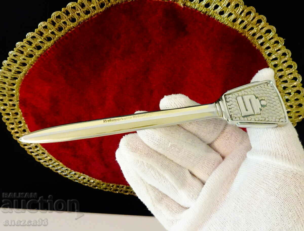 Доставка на Посребрен бронзов нож за писма. Доставка на Посребрен бронзов нож за писма.