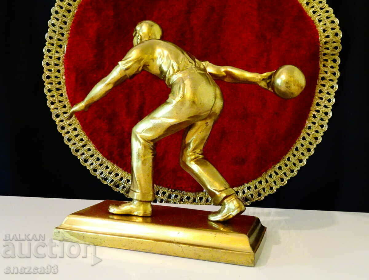 Delivery of Bronze statuette Bowling player 1.3 kg, from 58 g