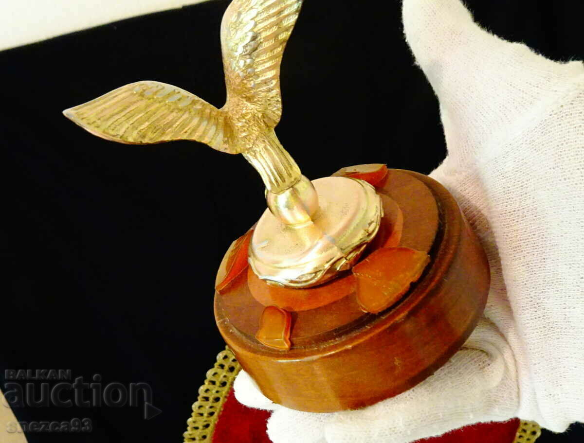 Bronze eagle statuette. - 6 Bronze eagle statuette. - 6