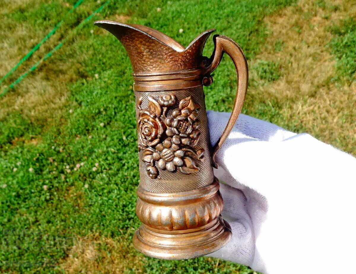 Water jug, latiera, embossed roses.