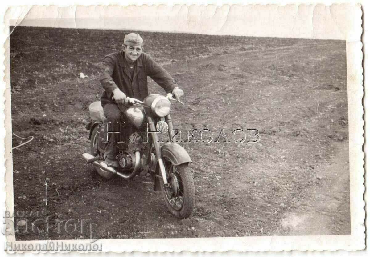 OLD PHOTO MAN WITH MOTORCYCLE B704