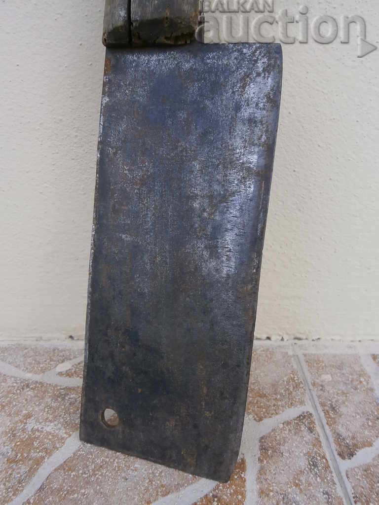 Auction A hand forged ax, a pole, a chopper, a wrought iron, a primitive Auction A hand forged ax, a pole, a chopper, a wrought iron, a primitive