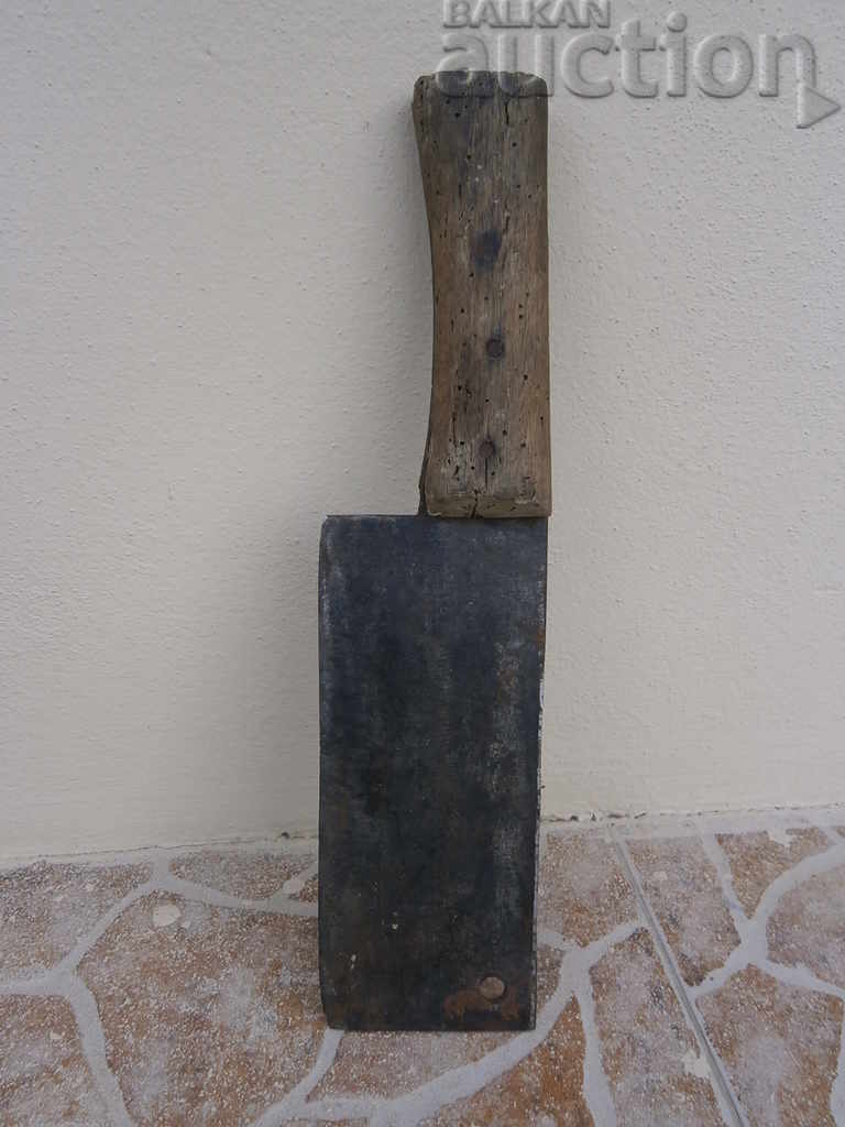 Delivery of A hand forged ax, a pole, a chopper, a wrought iron, a primitive Delivery of A hand forged ax, a pole, a chopper, a wrought iron, a primitive