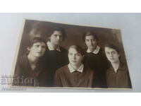 Снимка Пет съученички от Плевенската девическа гимназия