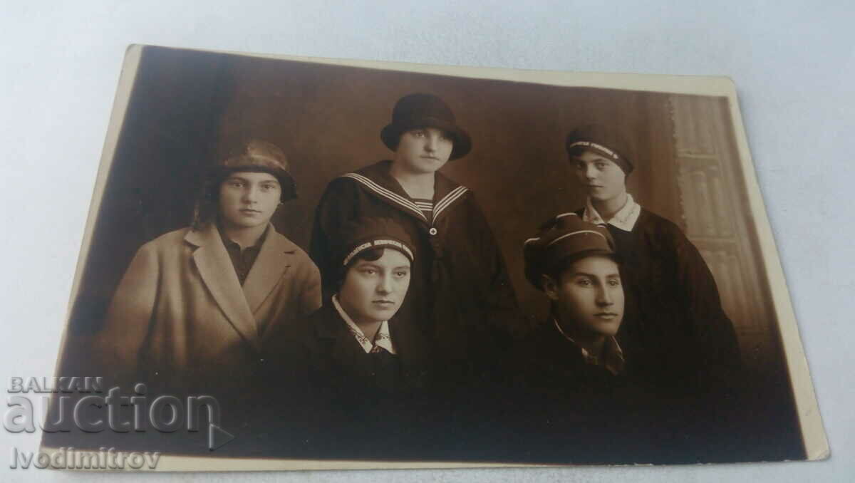 Fotografie Cinci colege de la liceul de fete din Pleven