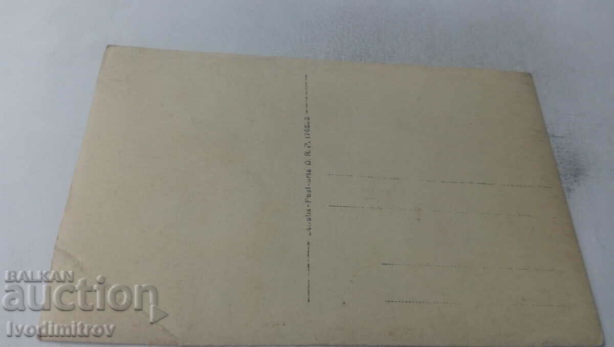 Photo Men and women of the stream with price 2.35 BGN | € 1.20 Photo Men and women of the stream with price 2.35 BGN | € 1.20