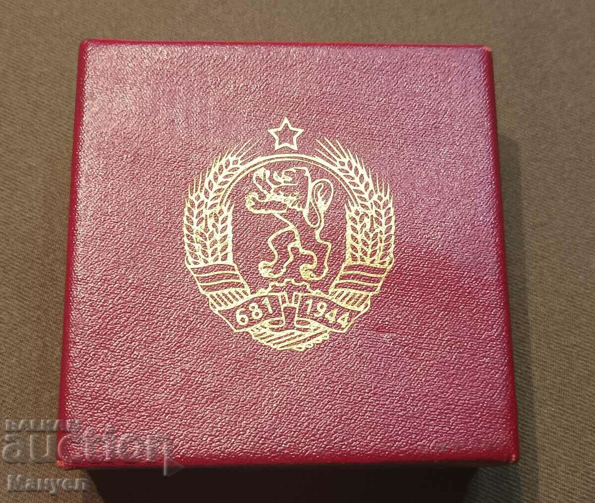 I am selling a rare Bulgarian plaque. with price 180.00 BGN | € 92.03 I am selling a rare Bulgarian plaque. with price 180.00 BGN | € 92.03