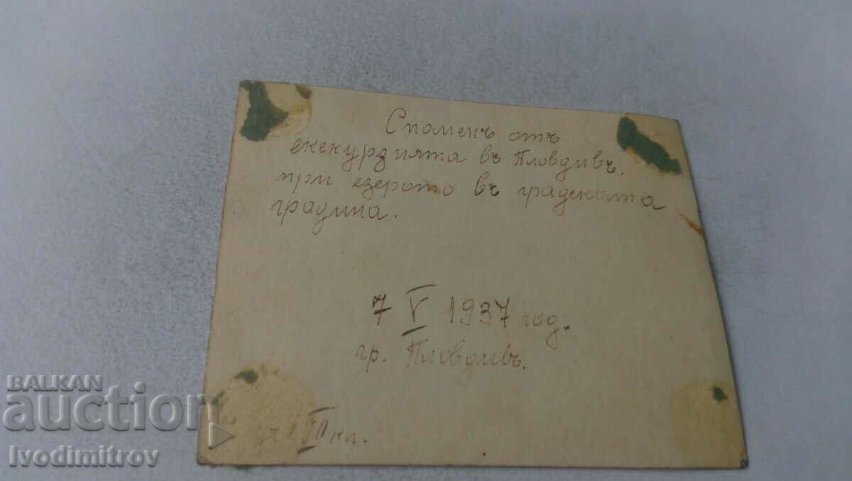 Photo Plovdiv Three young men and two girls by the lake with price 1.85 BGN | € 0.95 Photo Plovdiv Three young men and two girls by the lake with price 1.85 BGN | € 0.95