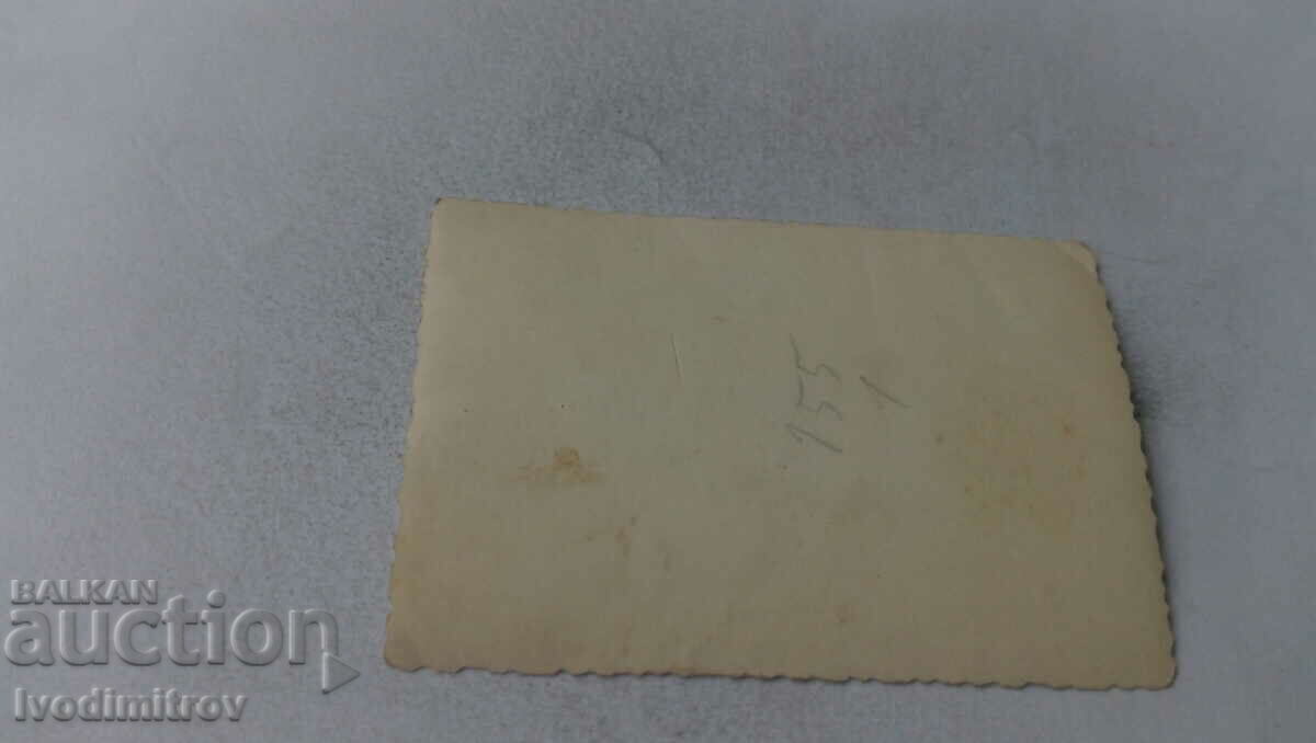 Fotografie Un bărbat pe o alee din munți cu preț 1.35 BGN | € 0.69 Fotografie Un bărbat pe o alee din munți cu preț 1.35 BGN | € 0.69