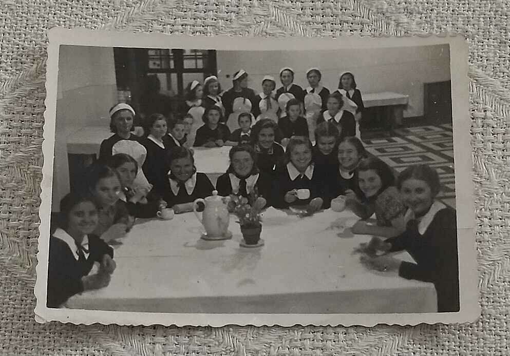 STUDENT DINING ROOM BOARDING HOUSE 1943 PHOTO