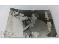 Photo Bride hangs a handkerchief
