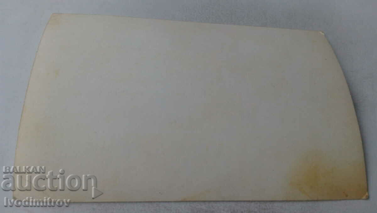 Снимка Младоженци със свои приятели с цена € 0.69 | 1.35 лв.