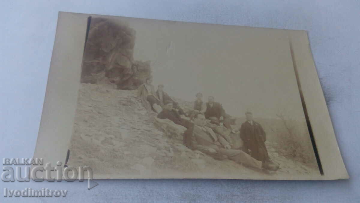 Photo Tarnovo Seimenu Youth and girls on the rocks 1929 Photo Tarnovo Seimenu Youth and girls on the rocks 1929