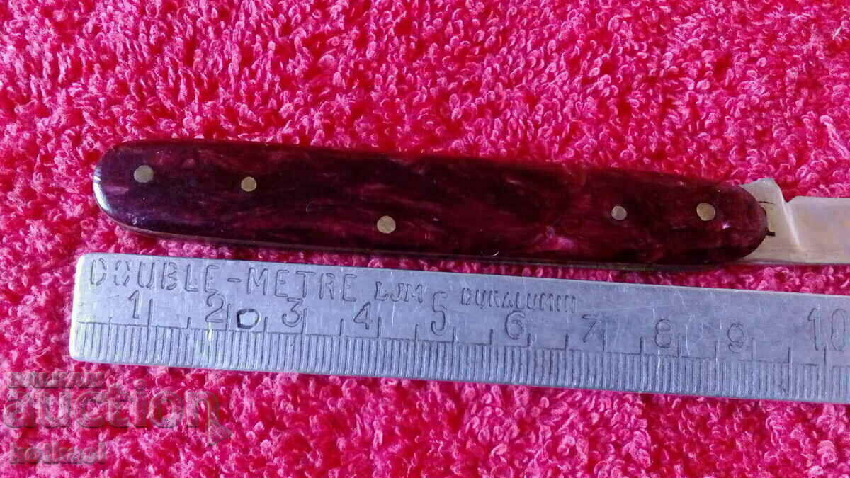 An old pocket knife with price 16.50 BGN | € 8.44 An old pocket knife with price 16.50 BGN | € 8.44