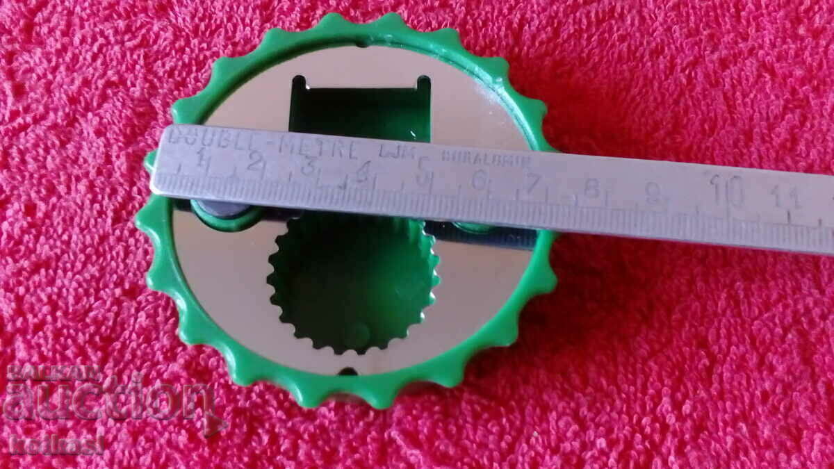 Deschizător metalic cu magneți cu preț 8.50 BGN | € 4.35 Deschizător metalic cu magneți cu preț 8.50 BGN | € 4.35