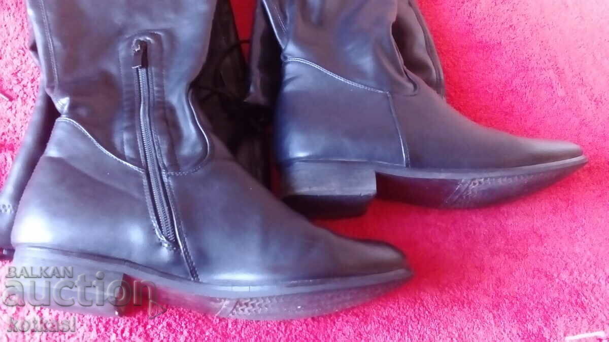 Delivery of Women's long leather boots 39 number Delivery of Women's long leather boots 39 number