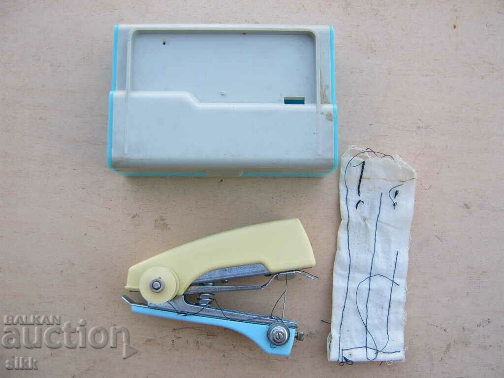 manual sewing machine with price 10.00 BGN | € 5.11 manual sewing machine with price 10.00 BGN | € 5.11