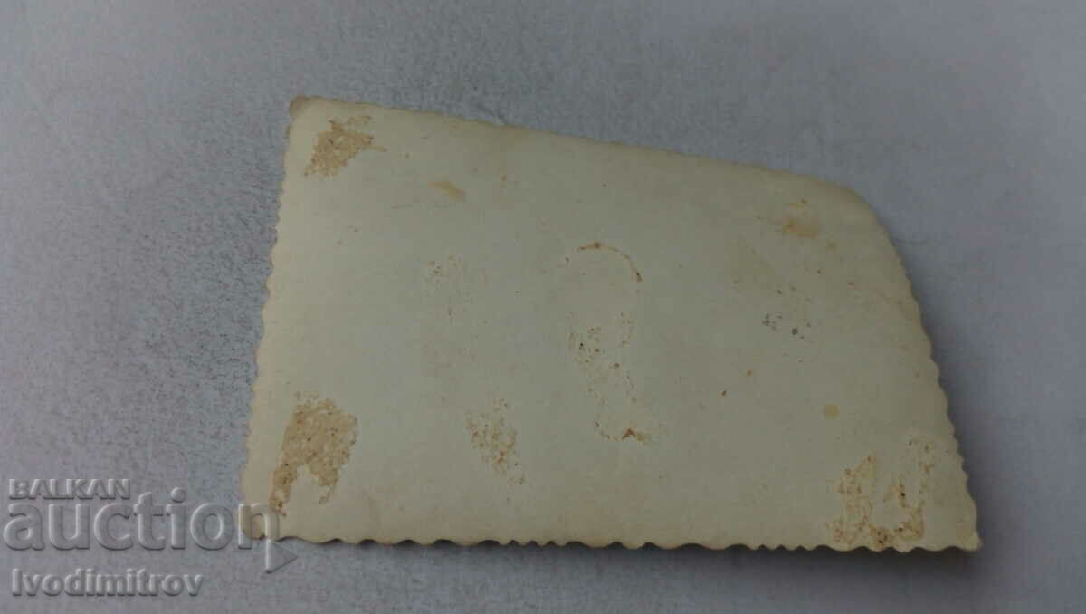 Снимка Мъже жени и деца играят хоро с цена 1.65 лв. | € 0.84 Снимка Мъже жени и деца играят хоро с цена 1.65 лв. | € 0.84