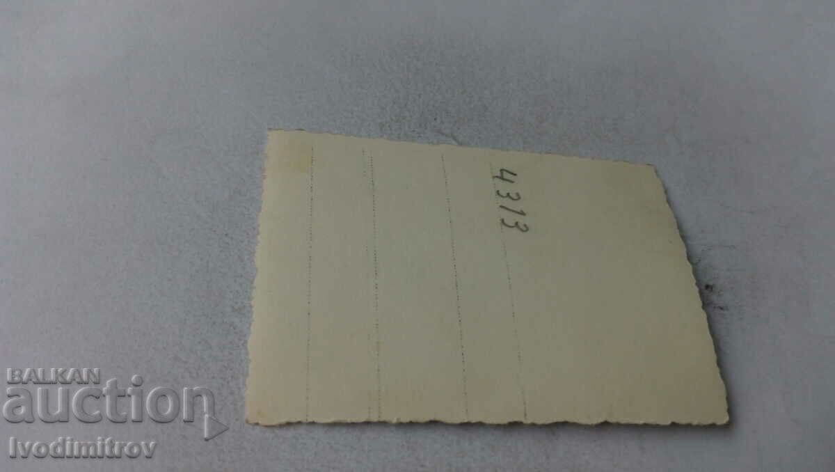 Снимка София Мъж с балтон на разходка с цена 2.35 лв. | € 1.20 Снимка София Мъж с балтон на разходка с цена 2.35 лв. | € 1.20